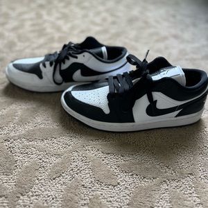 Black and white Nike Jordan 1 low SE